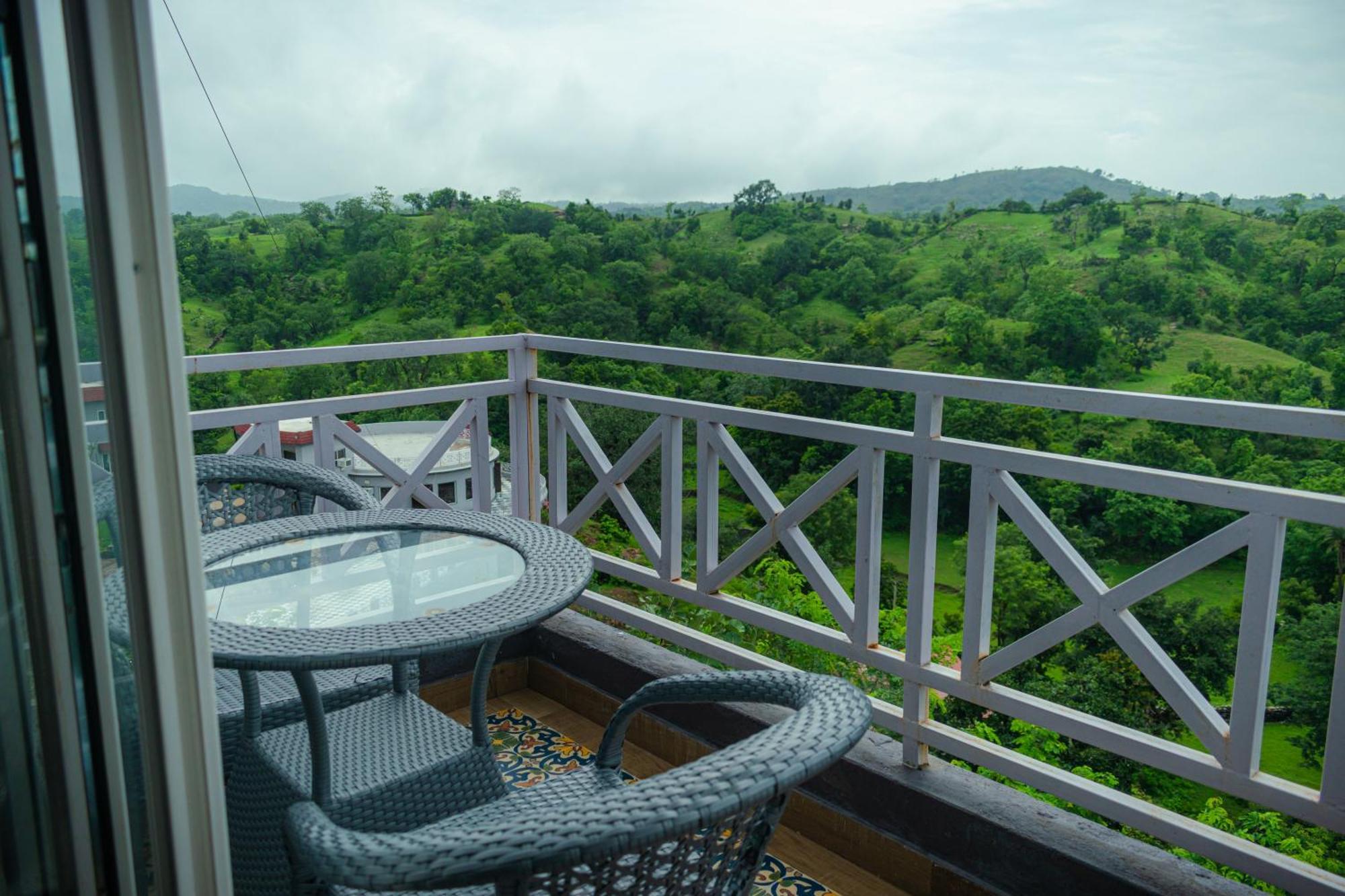 The Sky Imperial Pavoreal Jungle Resort Kumbhalgarh Eksteriør billede